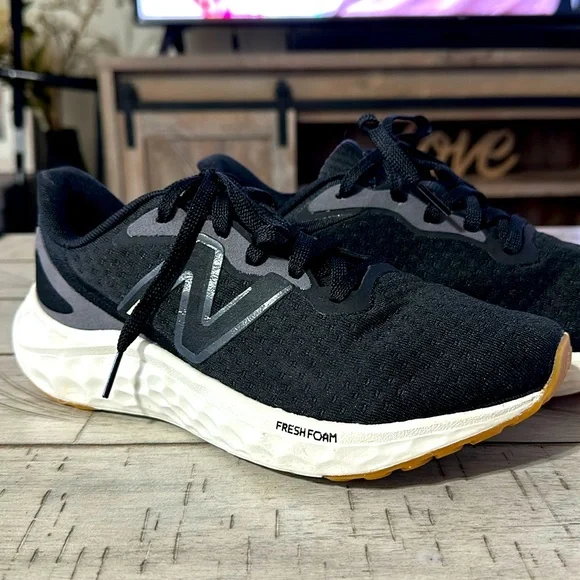 ♥️ New Balance Fresh Foam Tennis Shoe - Picture 1 of 9